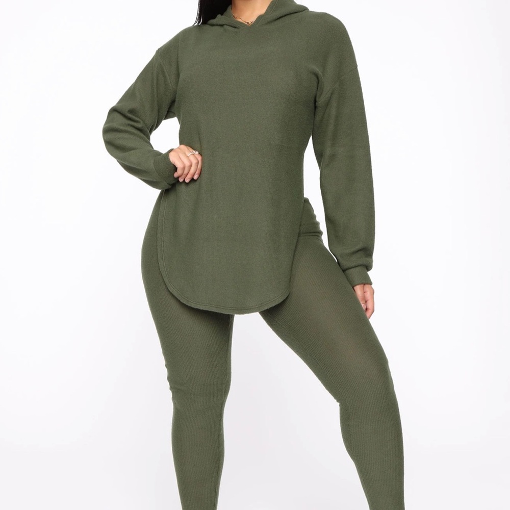 FASHIONNOVA-Cutting Corners Legging Set!!